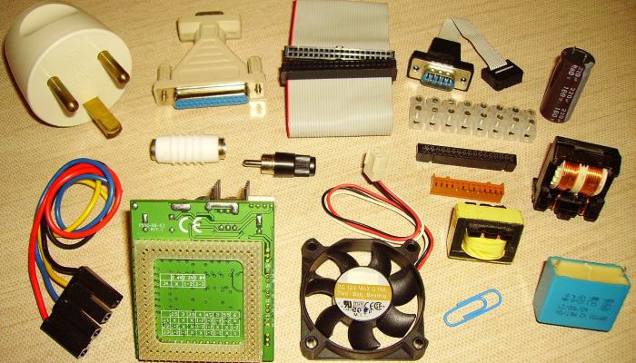 کاربرد انواع پلاستیک در صنایع الکتریکی و الکترونیکی